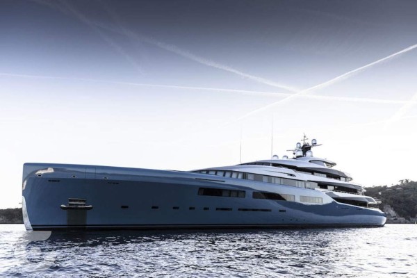 ¡Impresionante! El súper yate del multimillonario dueño del club Tottenham de Inglaterra