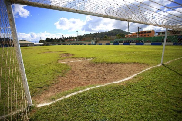 Estadios hondureños en pésimas condiciones en los que se juega fútbol profesional