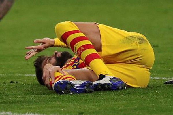 Fotos: La escalofriante lesión de Piqué y Messi, más frustrado que nunca en el Barcelona
