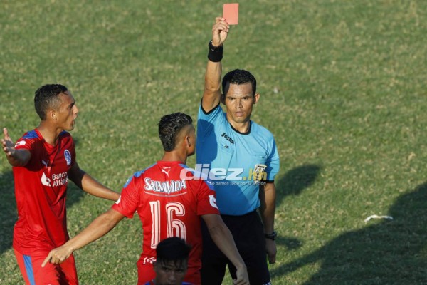 NO VISTE EN TV: La expulsión de Rony Martínez y foto bien adornada de Marathón
