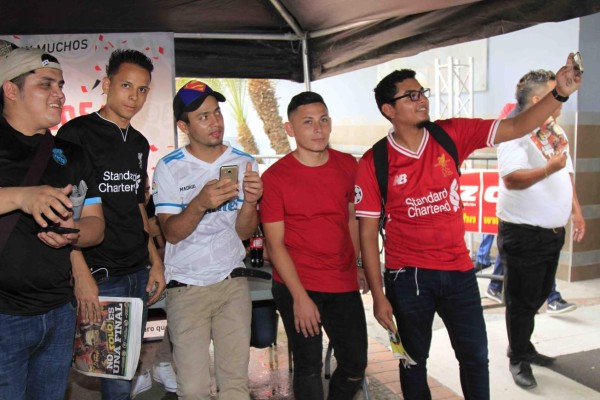 Aficionados abarrotaron estadio virtual de Diez para la final de Champions