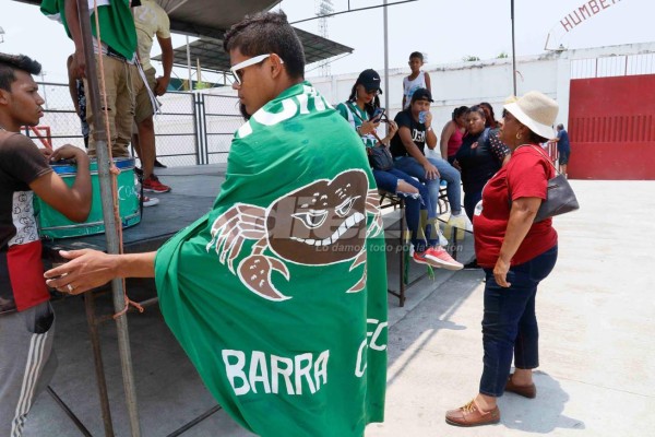 ¡Ambientazo! Progeseños y olanchanos viven una fiesta en el Humberto Micheletti