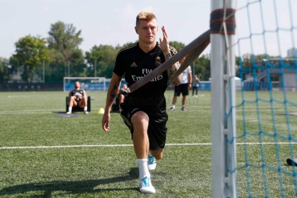 El minuto de silencio por Zidane y el nuevo 'look' de Sergio Ramos en la práctica del Real Madrid