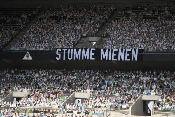 El Borussia Mönchengladbach llena su espectacular estadio con aficionados de cartón