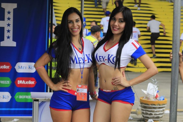 Ellas son las infartantes chicas que engalanaron el Honduras vs Panamá