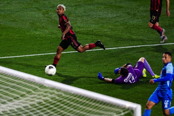 'En Honduras pecamos de soberbios, no aceptamos que nuestro fútbol aún está lejos del alto nivel'