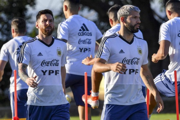¡Messi recibe regalo! Así fue el entreno de Argentina previo a enfrentar a Brasil
