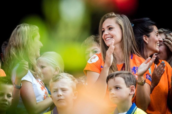 Lieke Martens, la guapa jugadora del Barcelona que fue MVP de la Champions