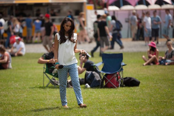 Así es Carla, la chica a la que consciente Vincent Kompany con el FIFA 16