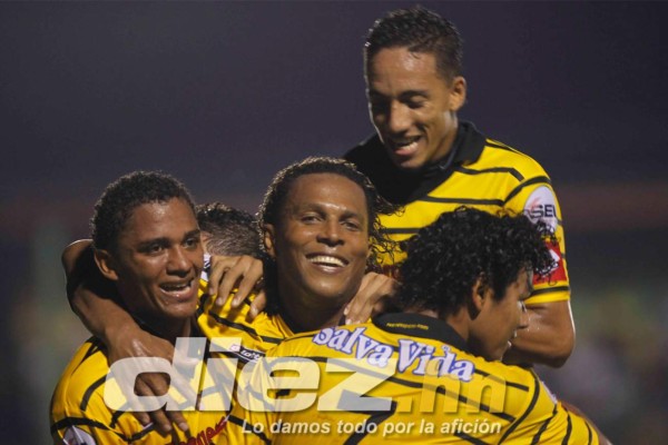 La trayectoria de Carlos Pavón en imágenes