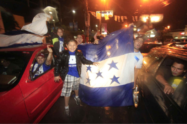 Honduras celebra en las calles el Aztecazo