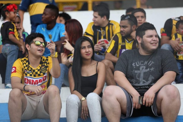 Las chicas lindas que engalanaron el cierre de las vueltas en Honduras