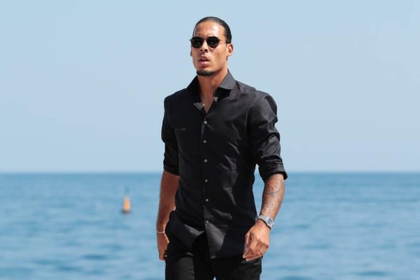 Fotos: Un elegante Messi, estilo rockero de Van Djik y la selfie de Cristiano en el sorteo de la Champions