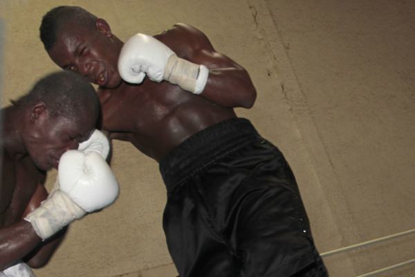 EL 'Muñeco' González pierde su invicto de boxeo