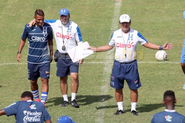 Caras pintadas y rostros optimistas en la Selección de Honduras