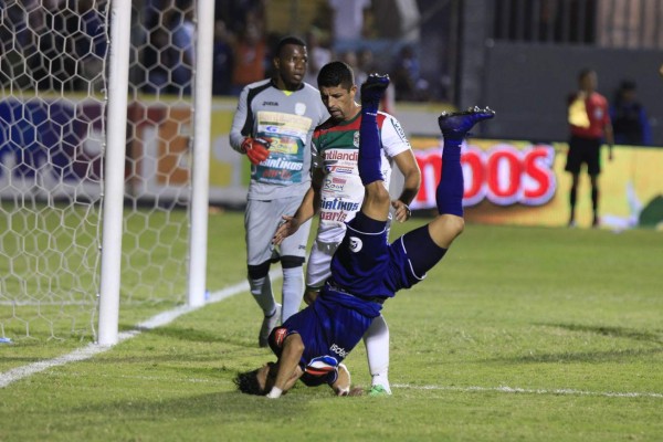 ¿Fue o no penal de Israel Silva contra Héctor Castellanos?