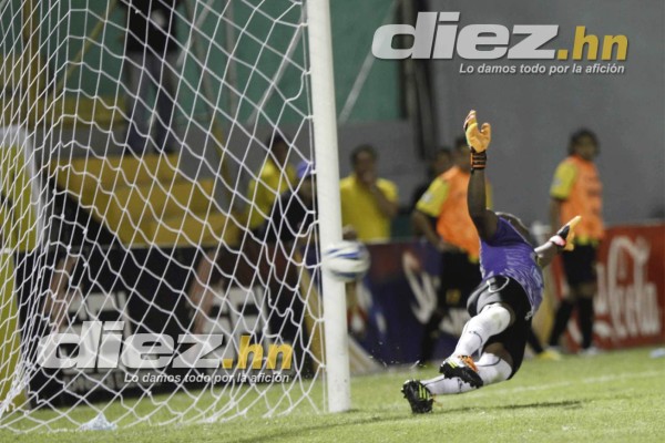 Con triplete de Cardozo Real España vence a Parrillas One.