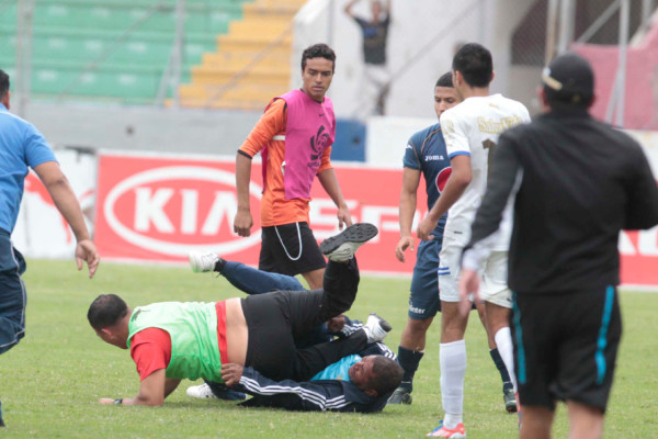 Olimpia-Motagua reserva se fueron a los golpes