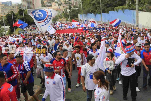 Afición del Olimpia se luce en juego de Pentagonal ante Marathón