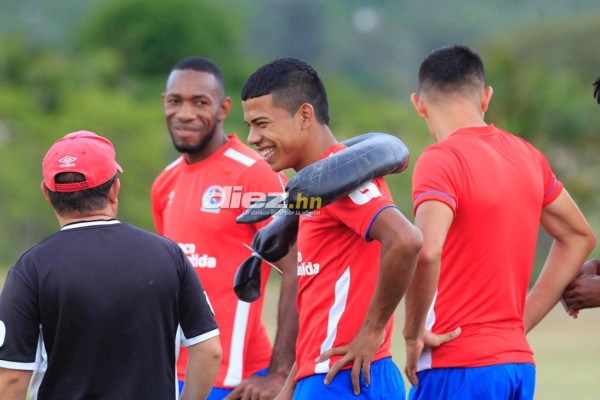 Emotivo recibimiento a Edrick Menjívar, Bengtson se reintegra y Beckeles trabaja a tope