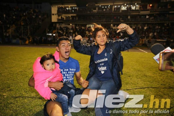 No se vio en TV: Locura en camerinos y el abrazo de Diego Vázquez con Henry Figueroa