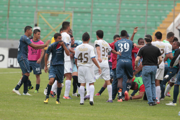 Olimpia-Motagua reserva se fueron a los golpes