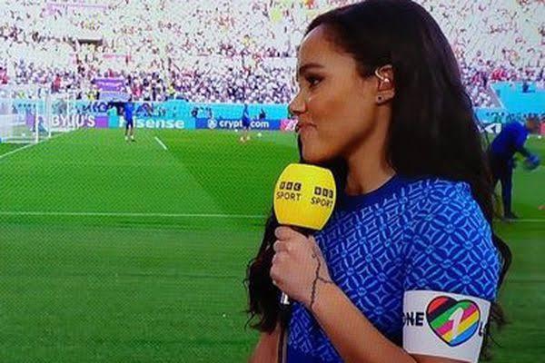 Nadie se atrevió a tanto: Quién es la periodista y exfutbolista que está desafiando las normas del Mundial de Qatar