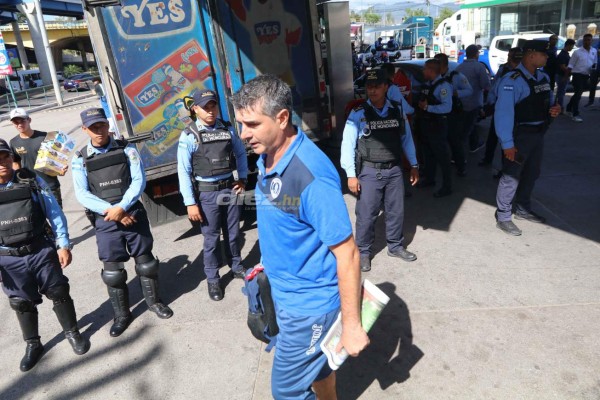 En fotos: El fuerte resguardo policial a Motagua en su viaje a Comayagua