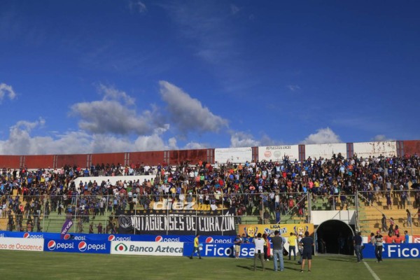 ¿Quién es la chica con la H en el pecho? El debut de Marcelo Canales y el radio de Diego