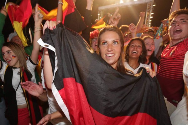 Alemanes celebran campeonato mundial