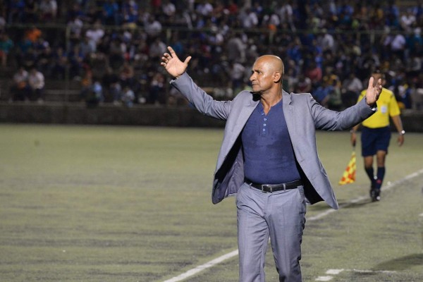 Los salarios de los técnicos de Concacaf, Fabián Coito de los más bajos