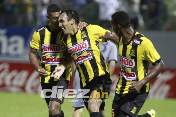 Con triplete de Cardozo Real España vence a Parrillas One.