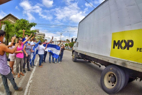 ¡Gracias hermanos! El Salvador envía a Honduras 54 camiones con 30 toneladas de alimentos para afectados de Eta