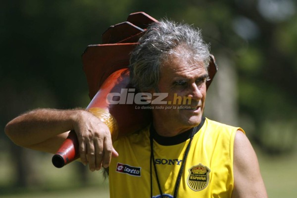 Real España: 19 procesos, 15 técnicos y apenas tres títulos en 10 años