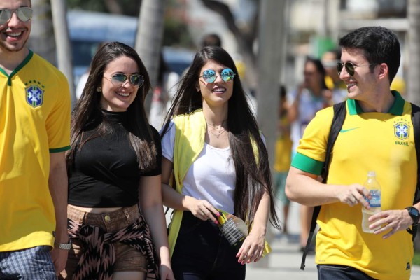 FOTOS: ¡Brasil también goleó en las gradas con las preciosas garotas!