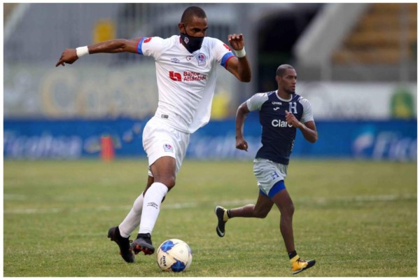 Jerry Bengtson, el único futbolista en el mundo que jugaba con mascarilla ¡se la quitó!