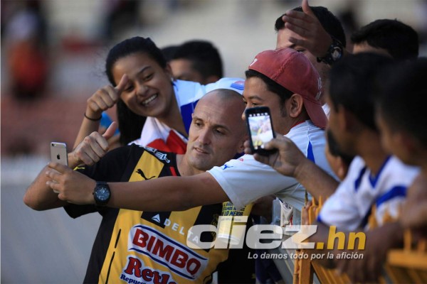 Así se despidió Julio 'Palomo” Rodríguez en su último partido con Real España.