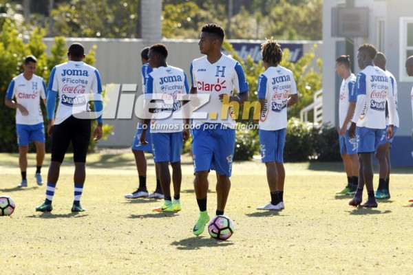 Un 'gringuito' y aficionados acaparan miradas en entreno de Honduras