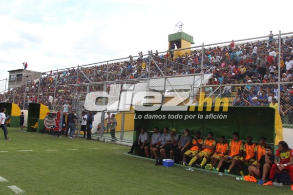 NO VISTE EN TV: Un 'espontáneo' en Tocoa y el noble gesto de Costly