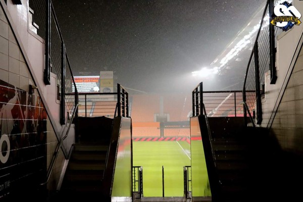 ¡Ni la lluvia los detuvo! Afición del Guastatoya puso el ambiente en el BBVA Compass Stadium