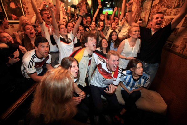Alemanes celebran campeonato mundial