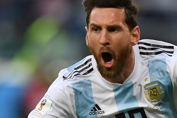 FOTOS: El emotivo festejo de Messi tras clasificar con Argentina a octavos