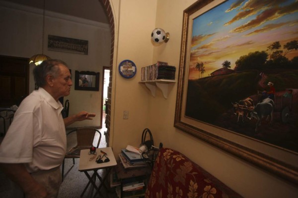 FOTOS: Así es la humilde y futbolera morada donde vive Chelato Uclés