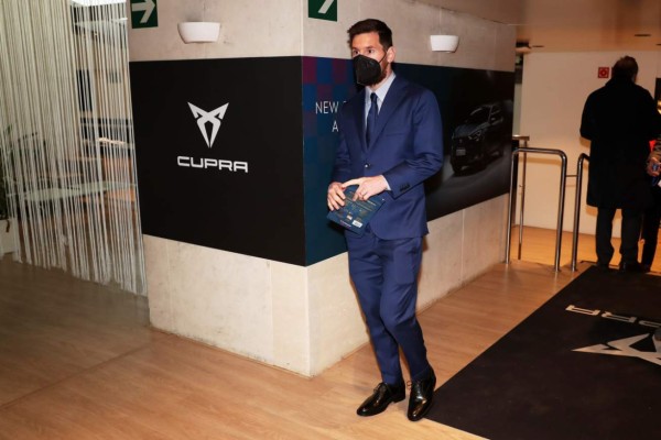 Un abrazo con signos de renovación: Laporta se reencontró con Messi en su investidura como presidente del Barcelona