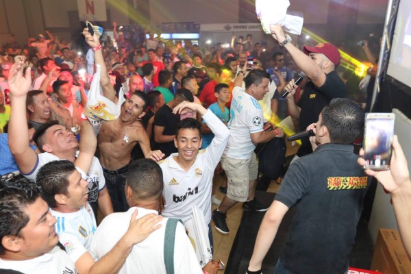 ¡Ambientazo en el Estadio Virtual Diez en la final de la Champions!