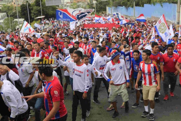 Afición del Olimpia se luce en juego de Pentagonal ante Marathón