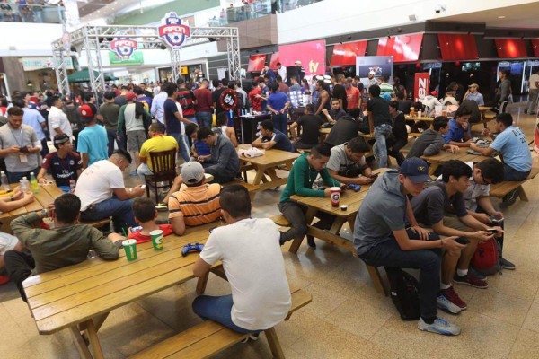 FOTOS: Locura en el primer día de acción del Rey del Fifón en Tegucigalpa