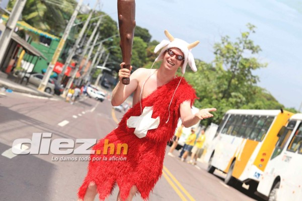 Hondureños y suizos ponen la fiesta en Manaus.