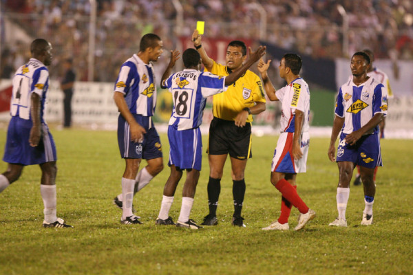 La última final entre Olimpia y Victoria que terminó con polémica.