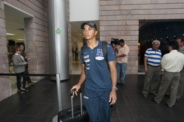 Selección de Honduras viaja a Houston a partido amistoso ante Perú.